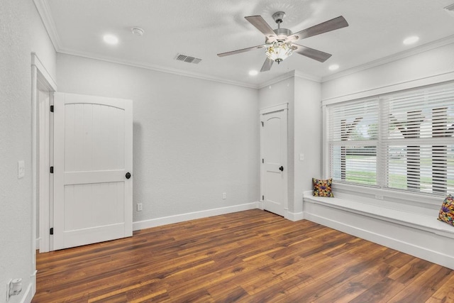 522 S Walnut Ave, Luling, TX 78648 - unfurnished room with wood finished floors, a ceiling fan, recessed lighting, and crown molding