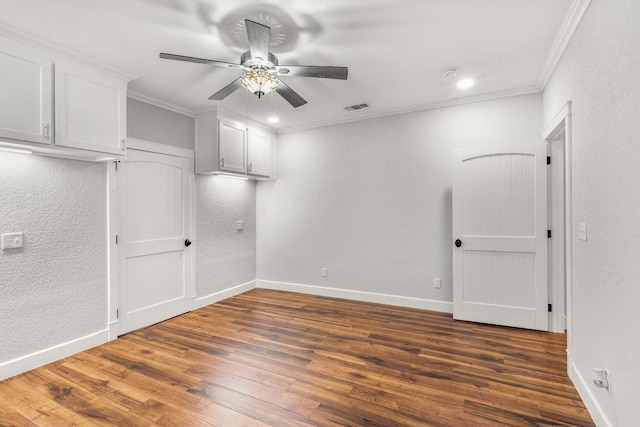 522 S Walnut Ave, Luling, TX 78648 - unfurnished bedroom featuring crown molding, wood finished floors, a textured wall, and a ceiling fan