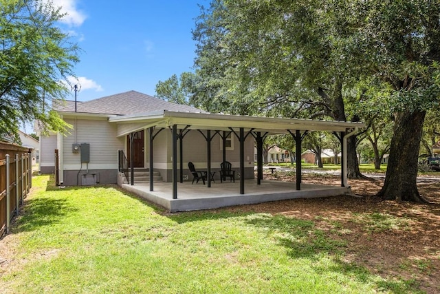 522 S Walnut Ave, Luling, TX 78648 - view of home's community with a yard and a patio