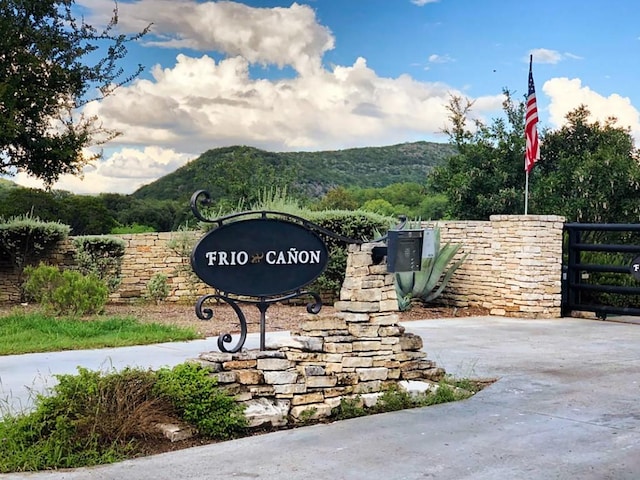 6098 N US Highway 83, Leakey, TX 78873