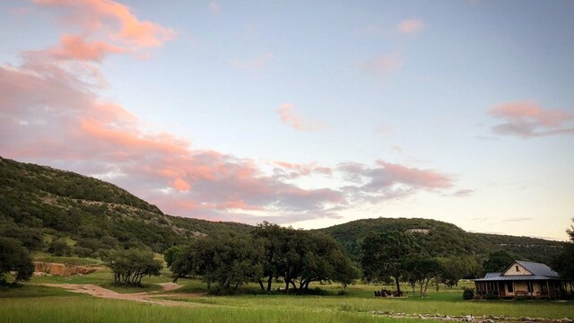 6098 N US Highway 83, Leakey, TX 78873