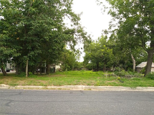 409 W Brenham St, Elgin, TX 78621 - photo 1