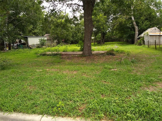 409 W Brenham St, Elgin, TX 78621 - photo 4
