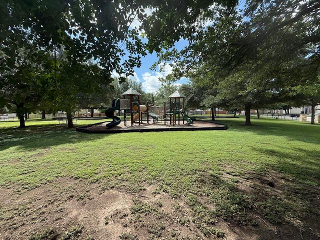 425 Starview St, Temple, TX 76502 - view of property's community with a yard