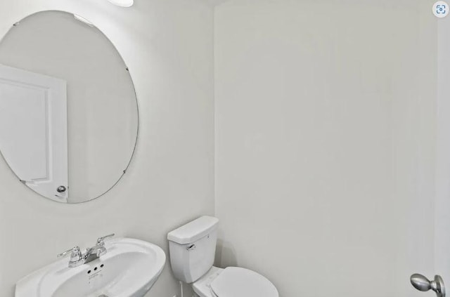 127 Bridgeview Dr, Hutto, TX 78634 - bathroom featuring a sink and toilet