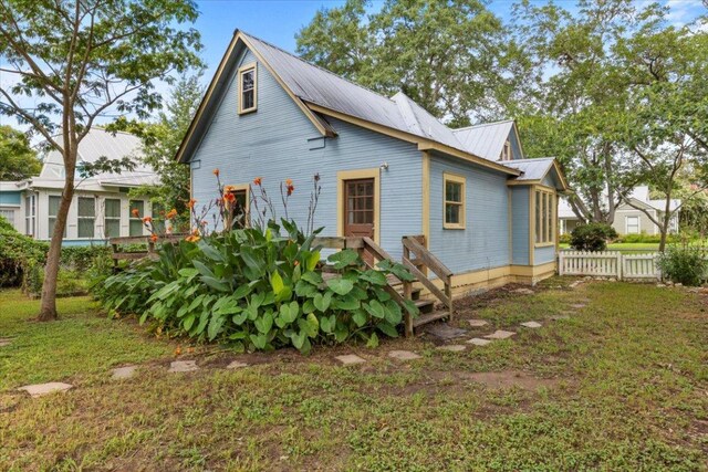 710 Gresham St, Smithville, TX 78957 - view of side of home with a metal roof
