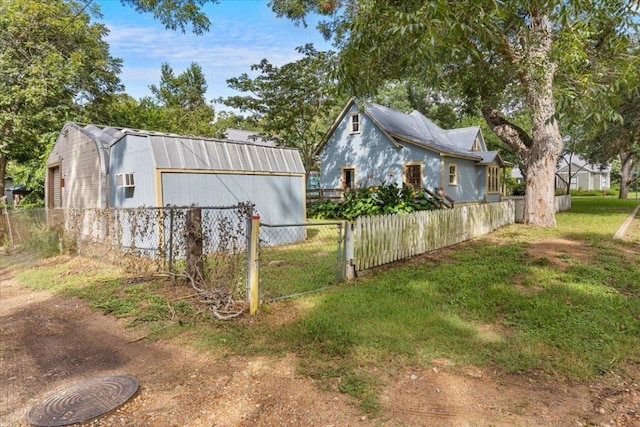 710 Gresham St, Smithville, TX 78957 - view of side of property