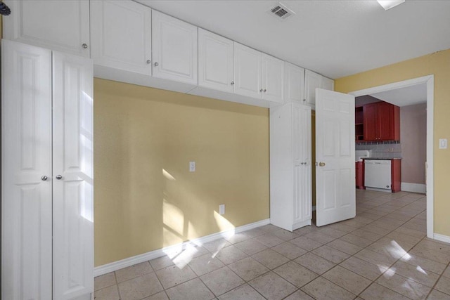 710 Gresham St, Smithville, TX 78957 - unfurnished room with light tile patterned flooring and baseboards
