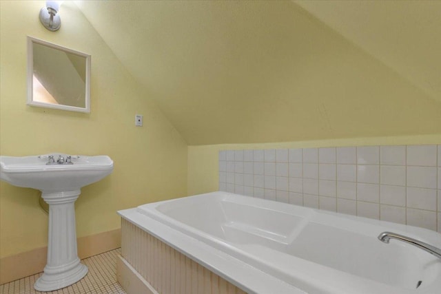 710 Gresham St, Smithville, TX 78957 - bathroom featuring vaulted ceiling, a bath, and tile patterned floors