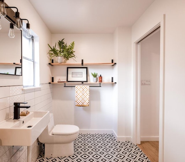 2306 Monarch Dr, Austin, TX 78748 - half bath with toilet and a sink