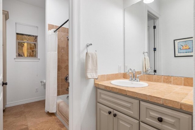 1006 Foothills Dr, Dripping Springs, TX 78620 - bathroom with vanity and shower / tub combo with curtain