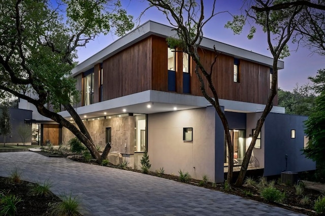 1001 Madrone Rd, West Lake Hills, TX 78746 - view of front facade with driveway