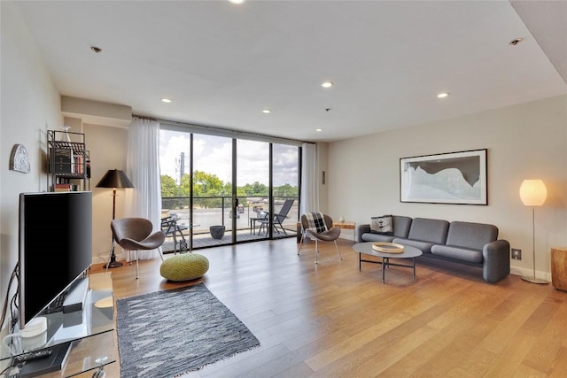 40 N Interstate 35 Hwy Unit 5B2, Austin, TX 78701 - living room featuring light wood-type flooring, recessed lighting, and floor to ceiling windows