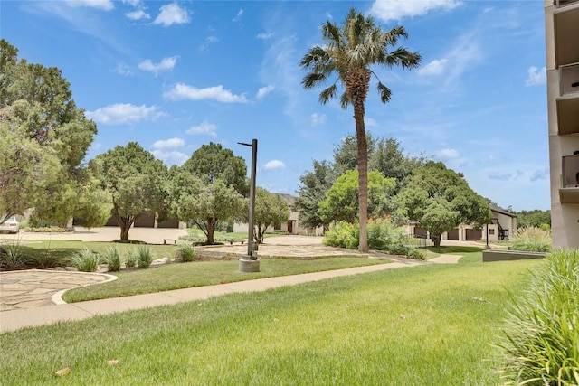 40 N Interstate 35 Hwy Unit 5B2, Austin, TX 78701 - view of home's community featuring a yard