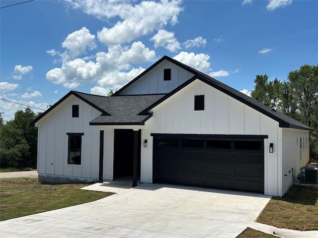102 Halawa Ct, Bastrop, TX 78602 - modern farmhouse style home featuring board and batten siding, a shingled roof, an attached garage, and concrete driveway