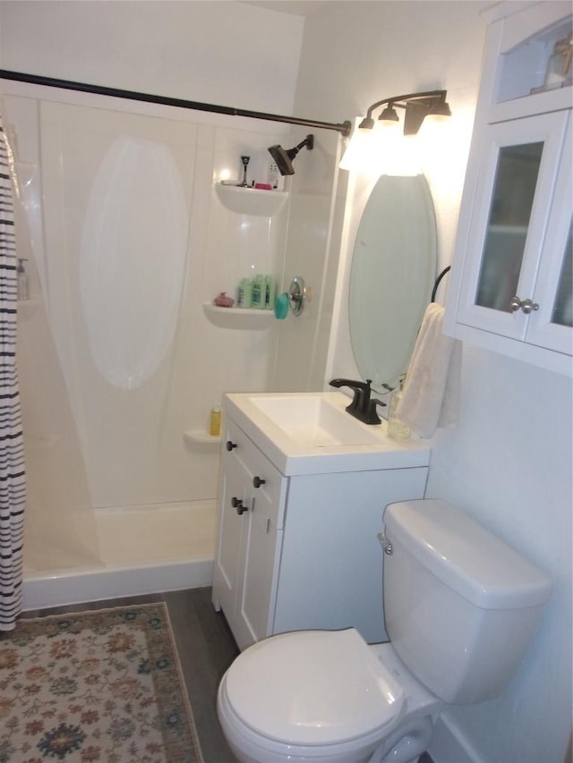 905 W Live Oak St, Austin, TX 78704 - bathroom with a shower with curtain and vanity