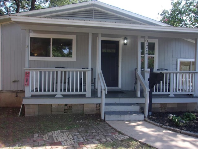 905 W Live Oak St, Austin, TX 78704 - view of front facade with a porch