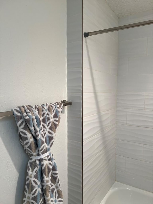 6506 Clubway Ln, Austin, TX 78745 - full bath featuring tub / shower combination