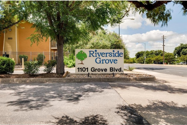 1101 Grove Blvd Unit 102, Austin, TX 78741 - view of community sign