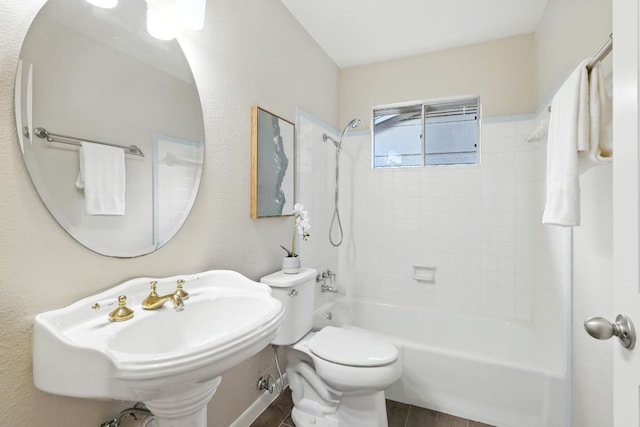 11915 River Oaks Trl, Austin, TX 78753 - full bath featuring washtub / shower combination and wood finished floors