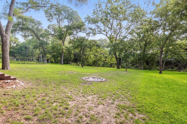 11915 River Oaks Trl, Austin, TX 78753 - view of grassy yard