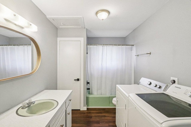 755 E Bellville St, Giddings, TX 78942 - laundry room with independent washer and dryer and dark wood-type flooring