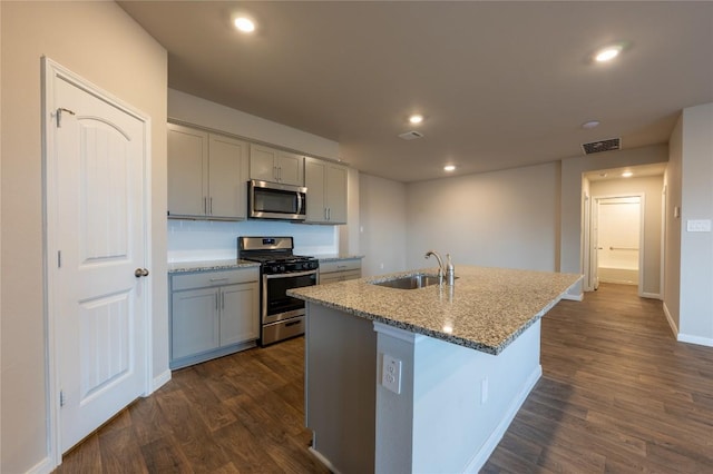 124 Ballyneal Ln, San Marcos, TX 78666 - kitchen featuring appliances with stainless steel finishes, gray cabinets, dark wood-style floors, and recessed lighting