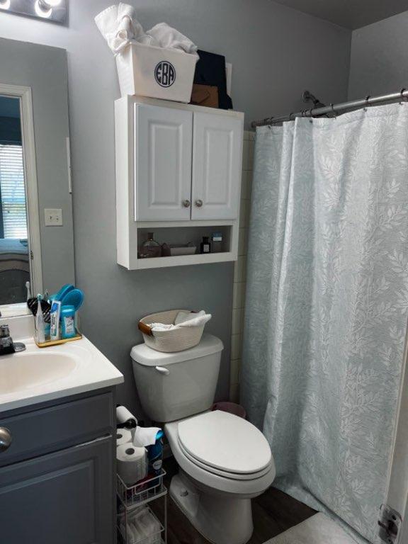 1725 Harvey Mitchell Pkwy S Unit 225, College Station, TX 77840 - full bath featuring vanity and a shower with curtain