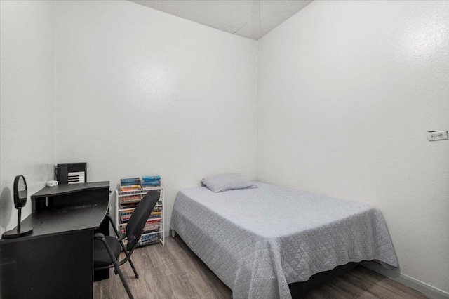 909 W 3rd St, Taylor, TX 76574 - bedroom with wood finished floors and a desk