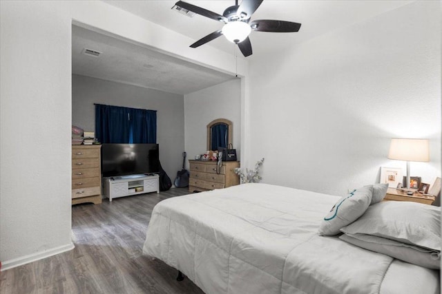 909 W 3rd St, Taylor, TX 76574 - bedroom featuring wood finished floors and a ceiling fan