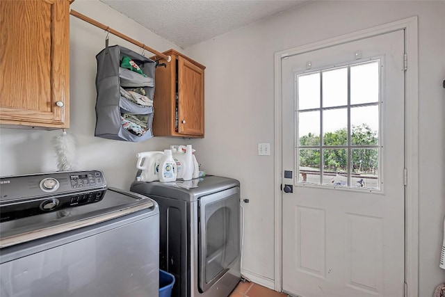 255 Mesquite Dr, Cedar Creek, TX 78612 - laundry area with cabinet space, washer and clothes dryer, and a textured ceiling