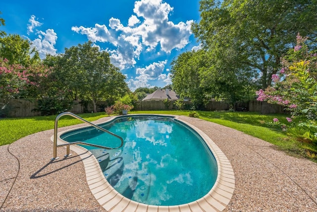 7 Hillway Dr, Round Rock, TX 78664 - view of swimming pool with a fenced backyard