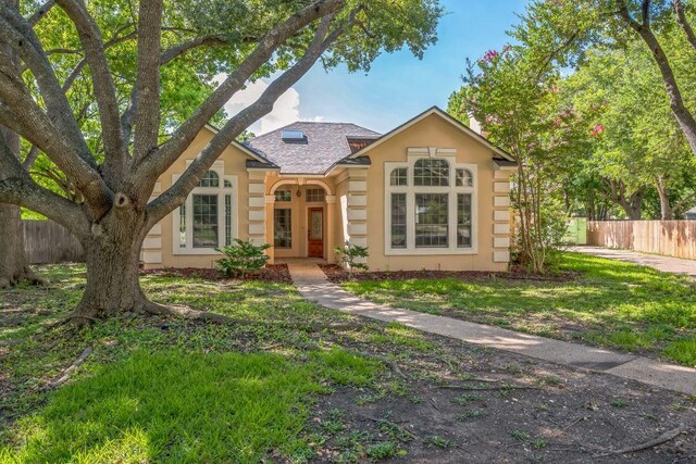 7 Hillway Dr, Round Rock, TX 78664 - traditional home with roof with shingles and stucco siding