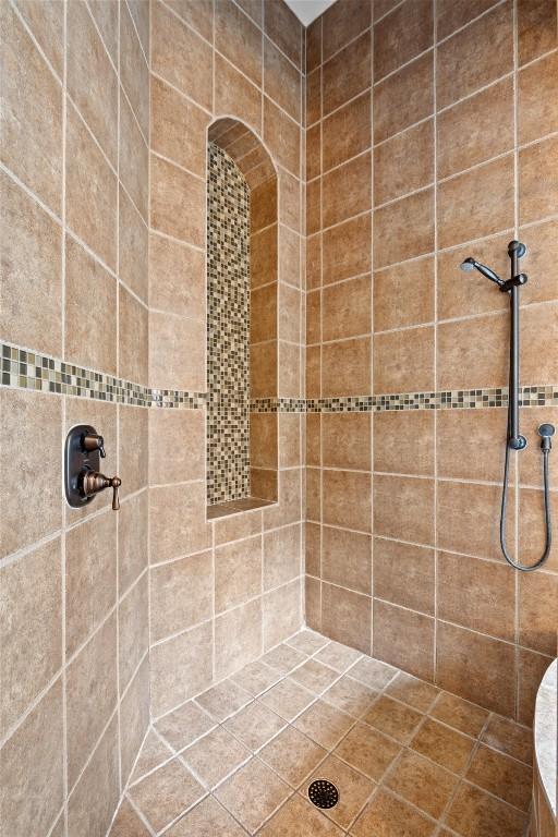 1310 Minnie Dr, Austin, TX 78732 - full bath featuring tiled shower