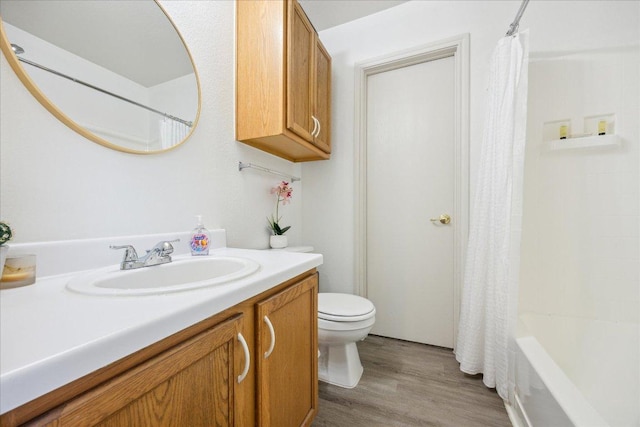8710 Davis Oaks Trl, Austin, TX 78748 - bathroom featuring vanity, wood finished floors, and shower / bathtub combination with curtain