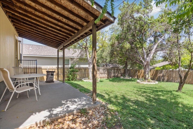 8710 Davis Oaks Trl, Austin, TX 78748 - fenced backyard featuring a patio area