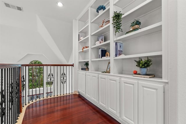 7608 Journeyville Dr, Austin, TX 78735 - hallway featuring dark wood finished floors, recessed lighting, vaulted ceiling, and built in features