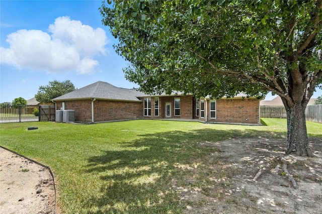 100 Davis Ct, Thorndale, TX 76577 - back of house with brick siding and a fenced backyard