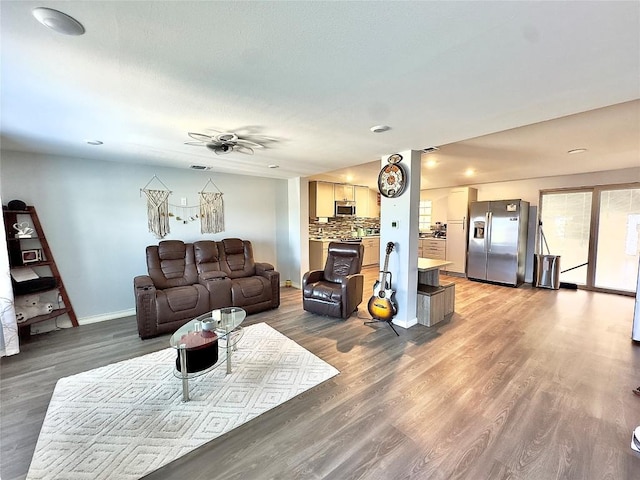 149 Gato Rd, Cedar Creek, TX 78612 - living area featuring baseboards and light wood finished floors