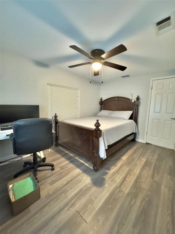149 Gato Rd, Cedar Creek, TX 78612 - bedroom with wood finished floors and a ceiling fan