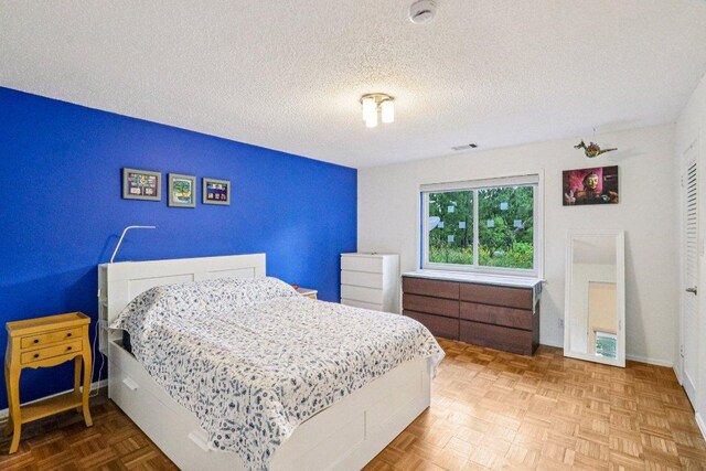 428 Gotier Trace Rd, Smithville, TX 78957 - bedroom featuring a textured ceiling and baseboards