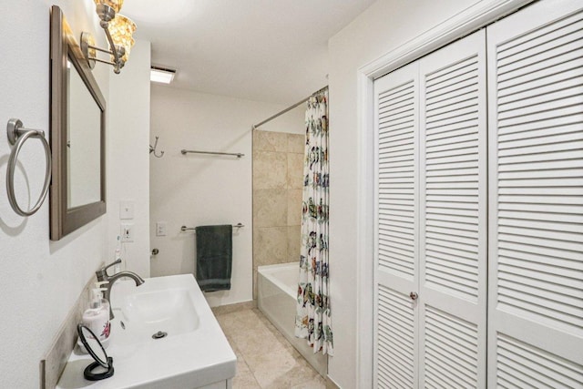 428 Gotier Trace Rd, Smithville, TX 78957 - full bath with a closet, shower / bath combination with curtain, and tile patterned floors