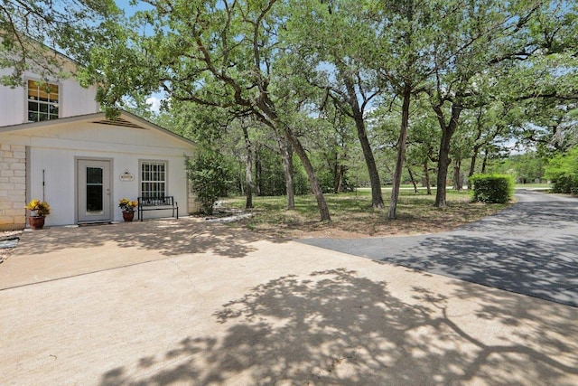 148 Oak Ridge Dr, Cedar Creek, TX 78612 - view of patio / terrace featuring driveway