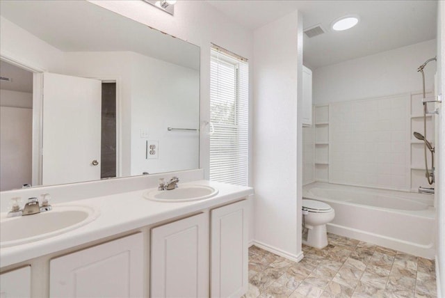 618 Lavaca Loop, Elgin, TX 78621 - full bath featuring double vanity and  shower combination