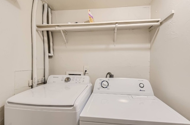 1202 Loma Dr, Austin, TX 78741 - laundry room with independent washer and dryer