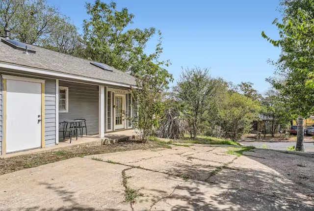 1202 Loma Dr, Austin, TX 78741 - view of porch
