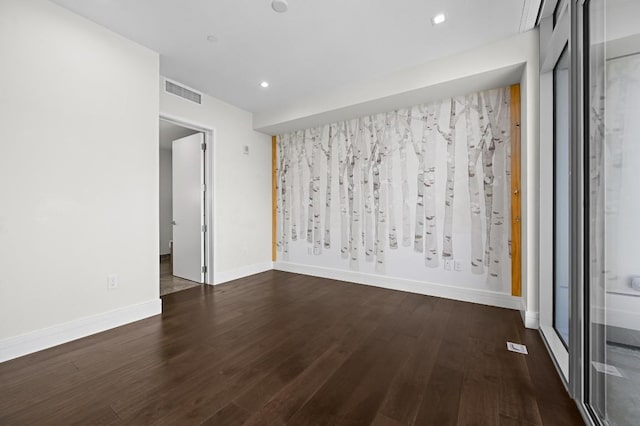 501 W Ave Unit 3201, Austin, TX 78701 - unfurnished room with dark wood finished floors and recessed lighting