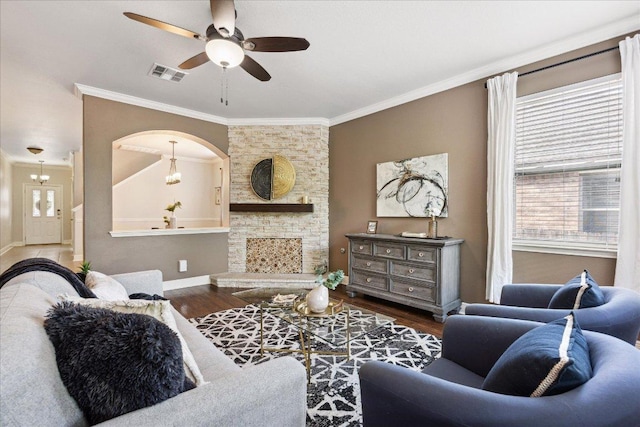 9520 Sydney Marilyn Ln, Austin, TX 78748 - living area featuring arched walkways, ornamental molding, ceiling fan, and wood finished floors
