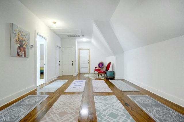 200 Garwood St, Smithville, TX 78957 - entryway with wood finished floors and lofted ceiling