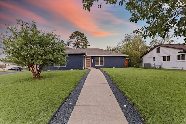 3907 Carmel Dr, Austin, TX 78721 - view of front facade